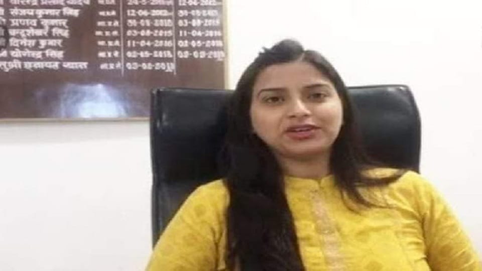 Araria DM Inayat Khan performed jalabhishek on shivling in Sundari Temple