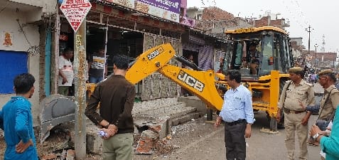 Administration's bulldozer on the encroachers along the highway