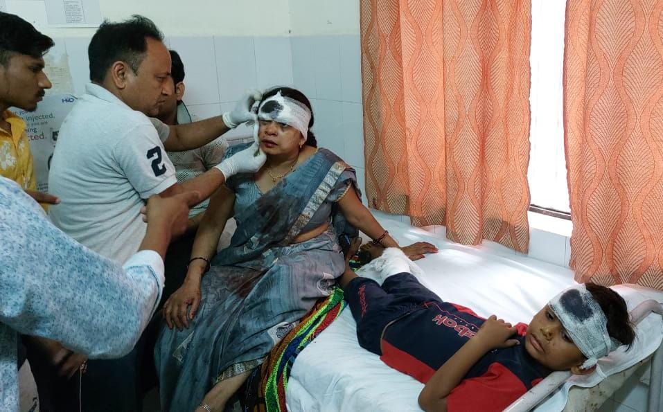 Cars of devotees collided, seven including woman injured