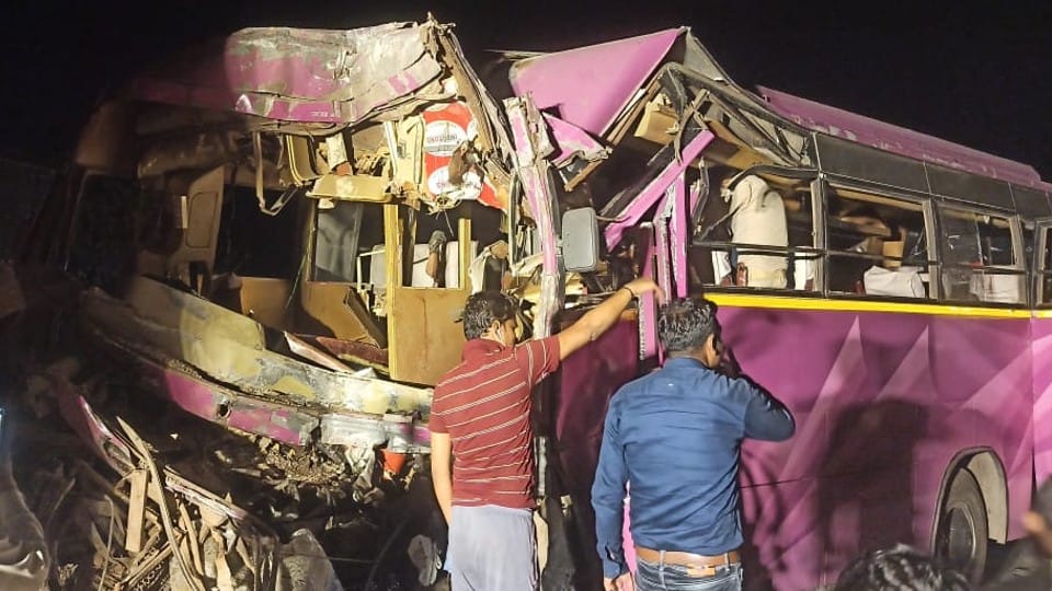 Over speed bus collided with truck on Yamuna Expressway in Mathura