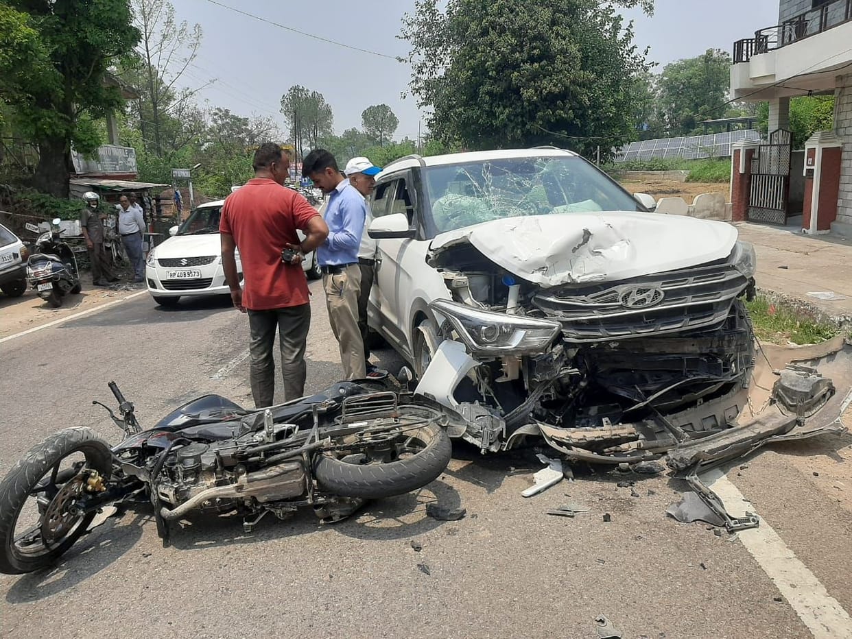Car-bike collision in Didwin, car rolled off the road at Mazeen Chowk, five injured
