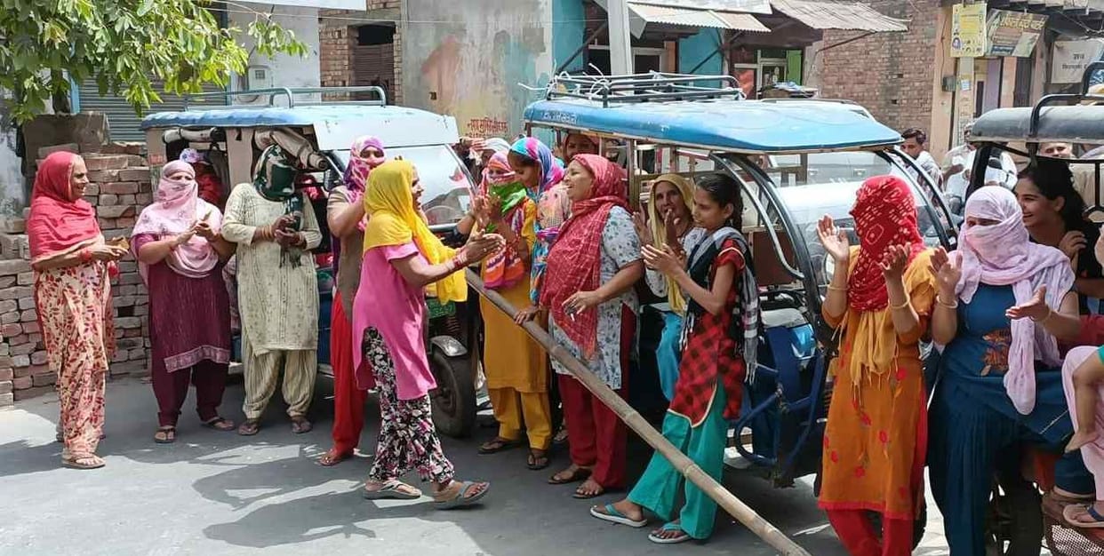 Drinking water supply stalled in scorching heat, people got angry by jamming the road