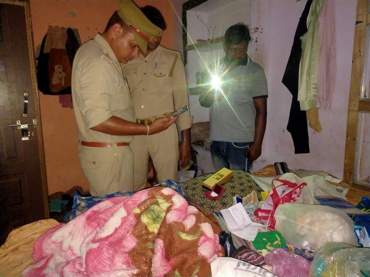 hardoi news,Thieves blew cash and jewelry by breaking the lock of a closed house