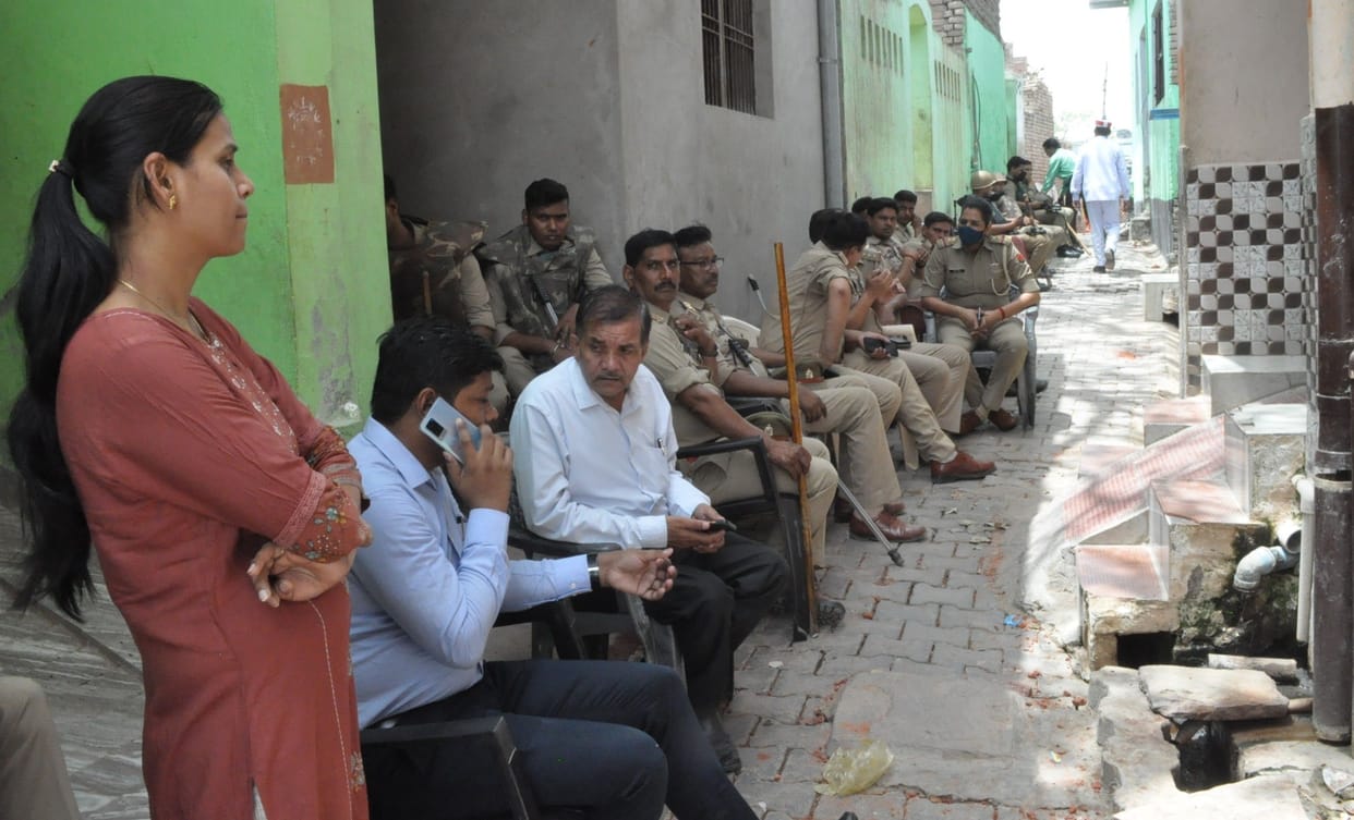 Hathras: Police force stationed at post-mortem home from village Bisana and police station Chandpa