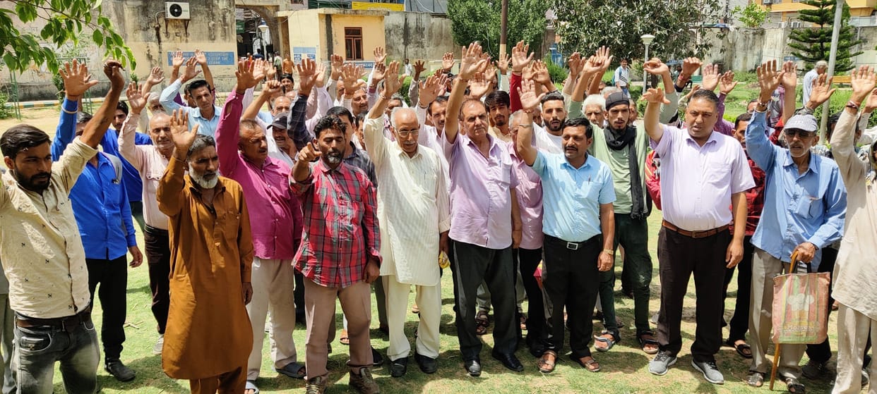 Displaced people of Jammu division demonstrated