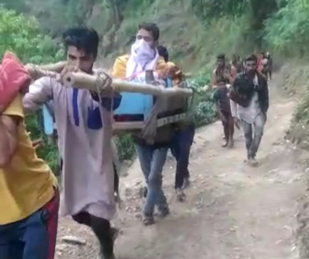 Picked up the patient in a five-kilometre palanquin and brought him home