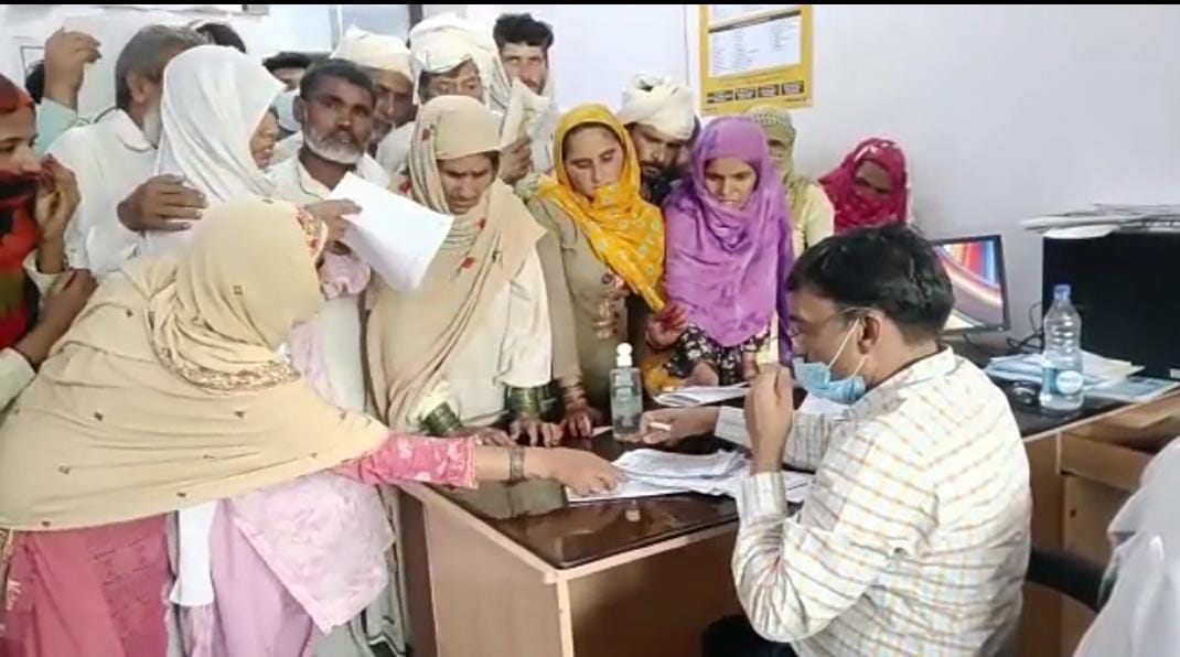 People sick due to heat, queues in hospitals
