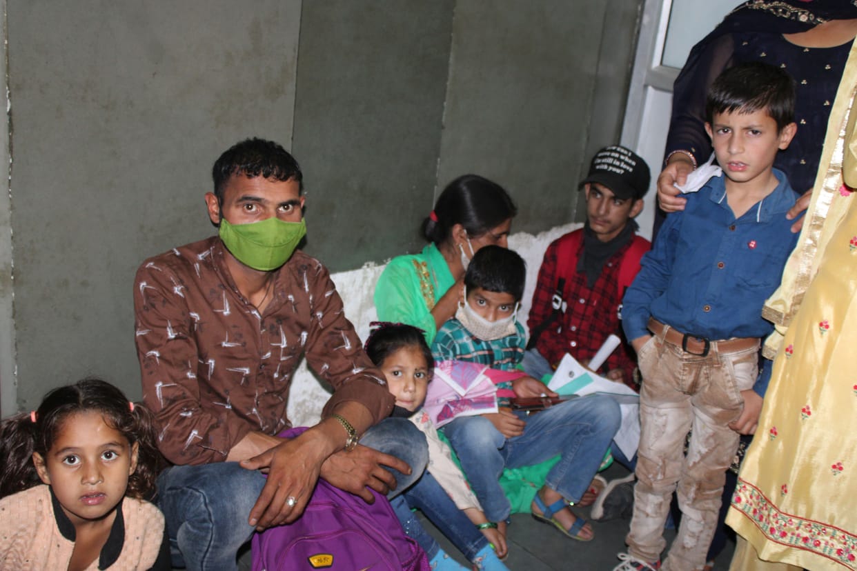 Carrying sick children in their arms, the family kept waiting for the doctor