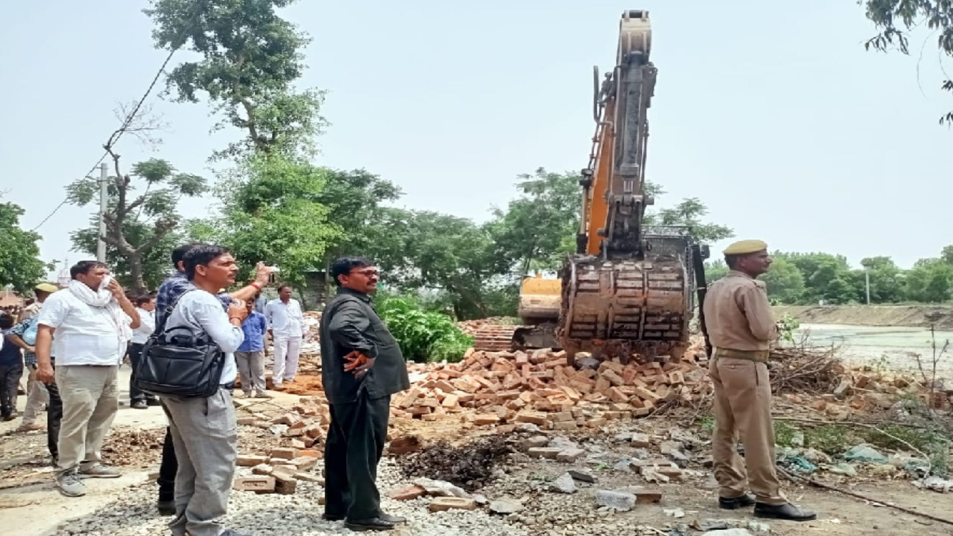 UP News: The officers freed 20 bighas of land by bulldozer in Saharanpur see photos