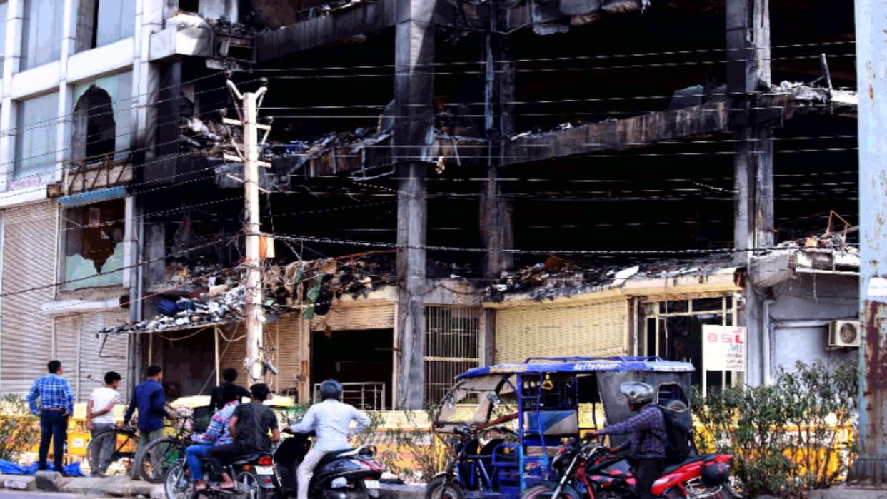 Mundka fire accident after four days life on track at incident place near by shops open