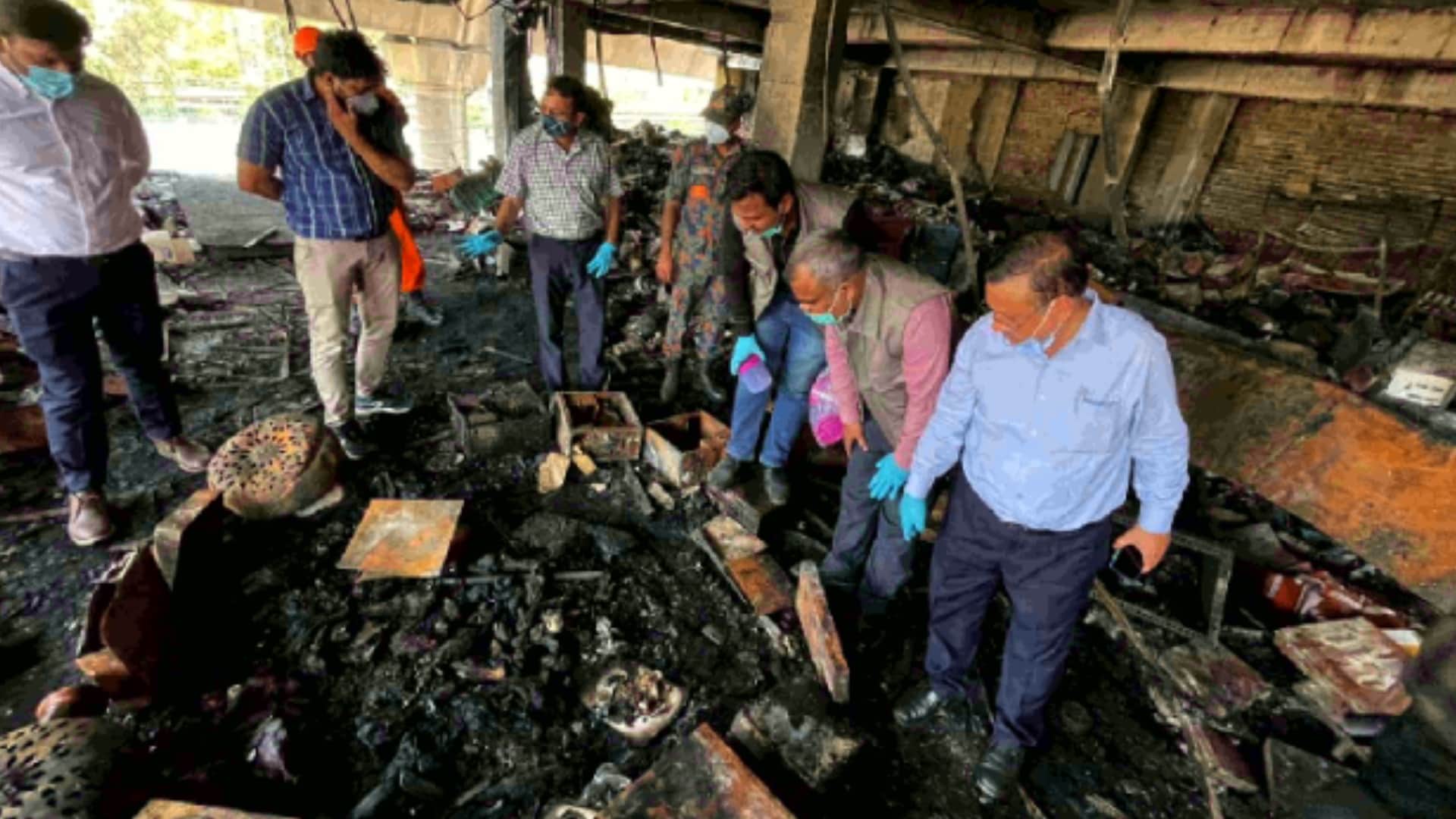 Mundka fire accident after four days life on track at incident place near by shops open