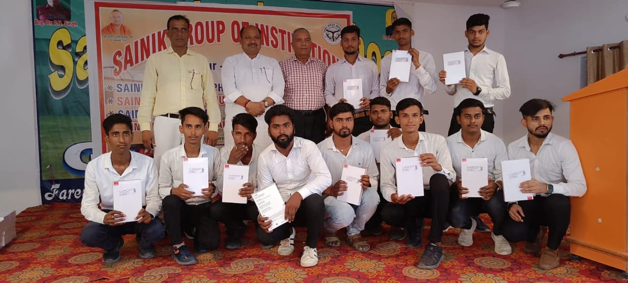 Students get smartphones, tablets