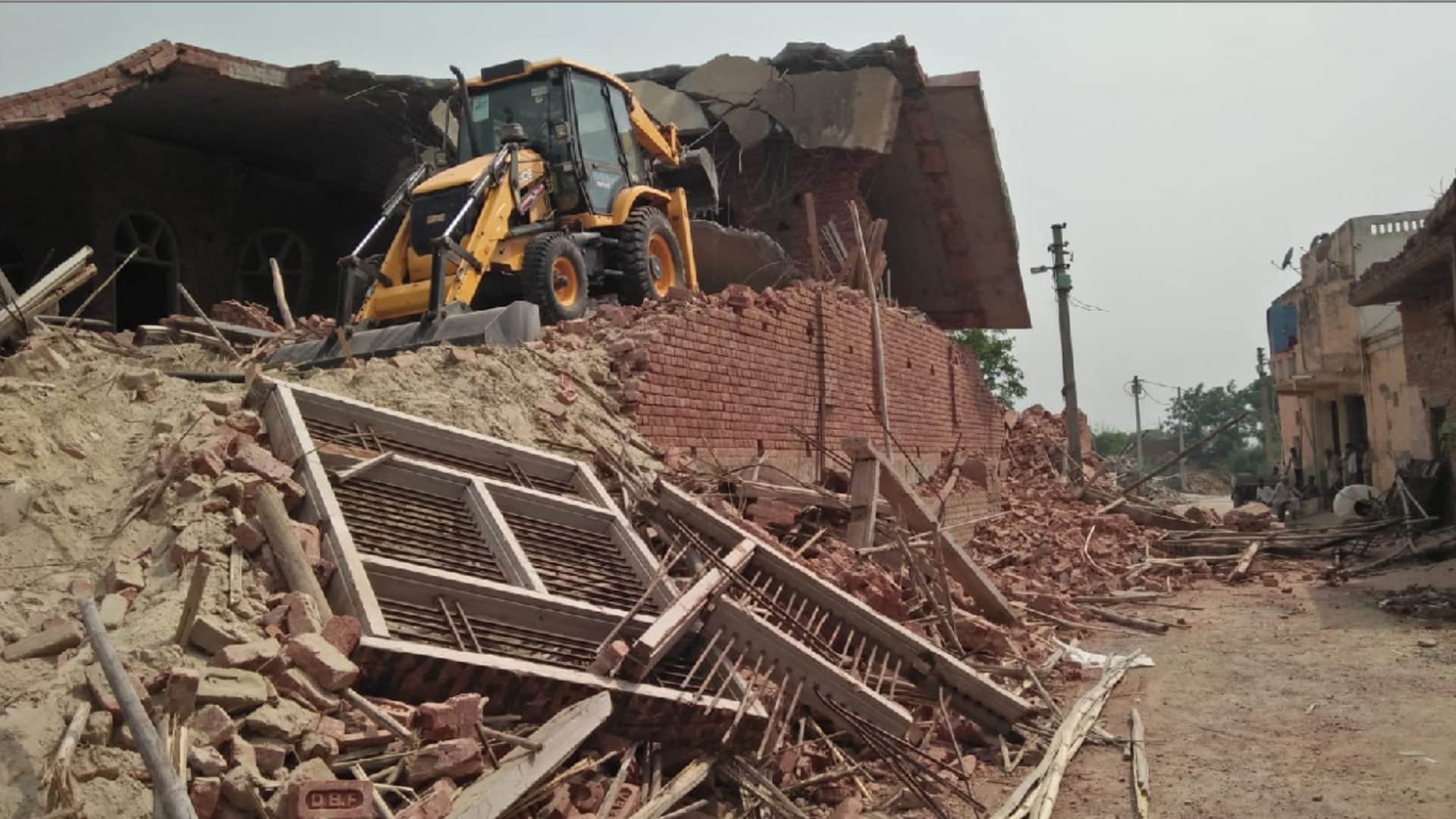 UP News: baghpat official team have big action against land mafia Yashpal Tomar see photos