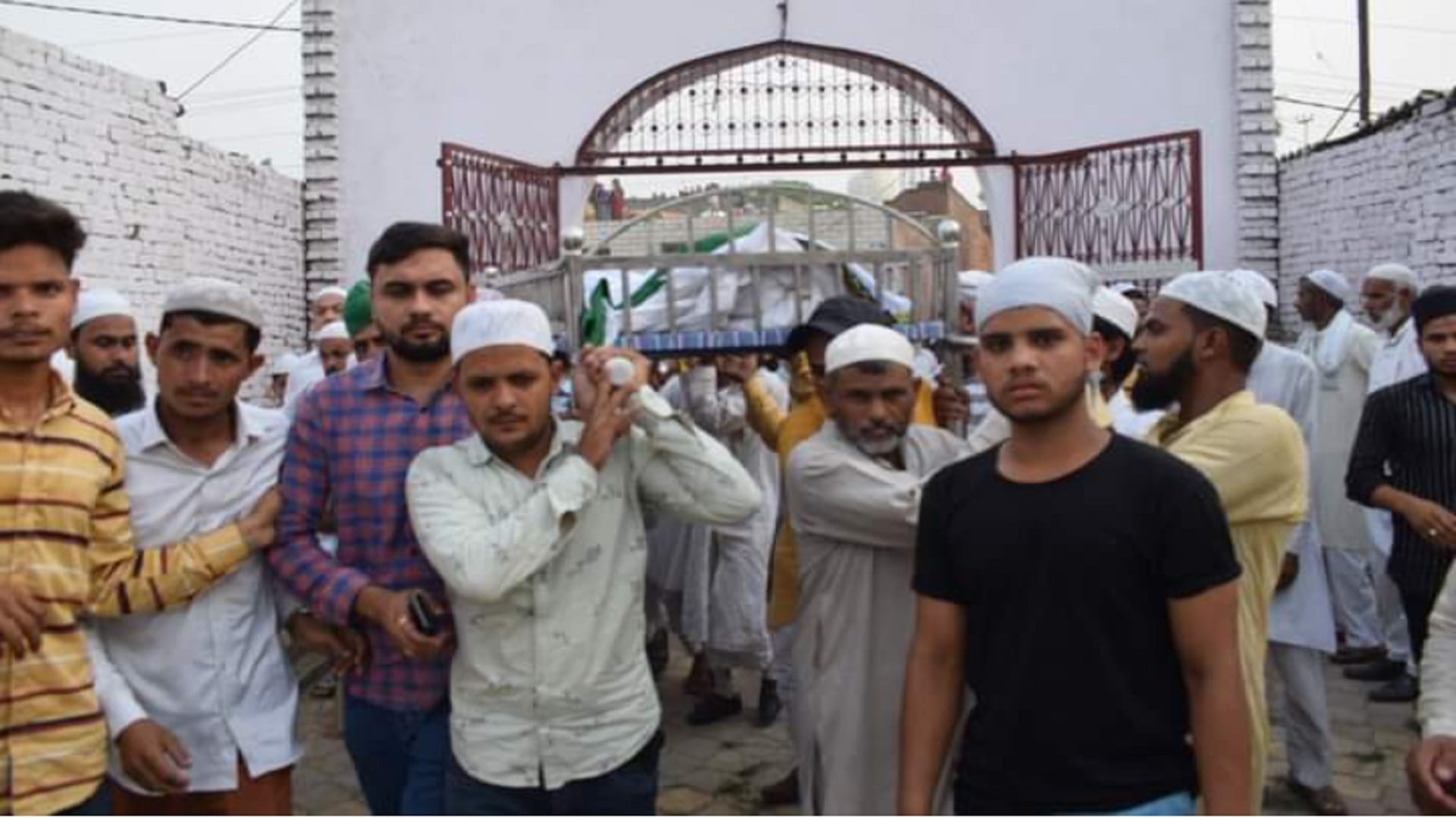 Ghulam Mohammed Jaula was broken by a split in Bhakiyu, slogan Har Har Mahadev and Allah Hu Akbar was  given by