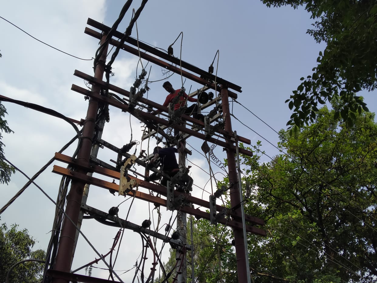 Loss of lakhs due to storm in Palampur, electricity restored after 27 hours