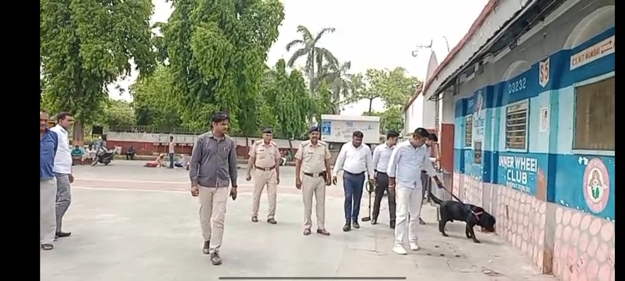Bomb disposal squad from Ambala conducted search operation at Panipat railway station