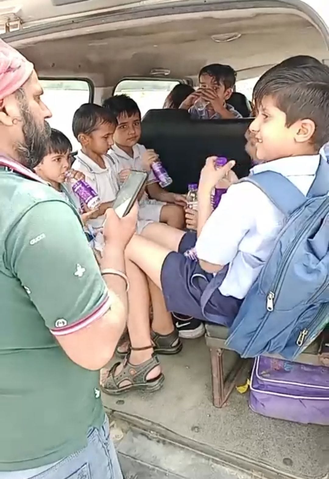 14 children were crammed into 40 degree temperature