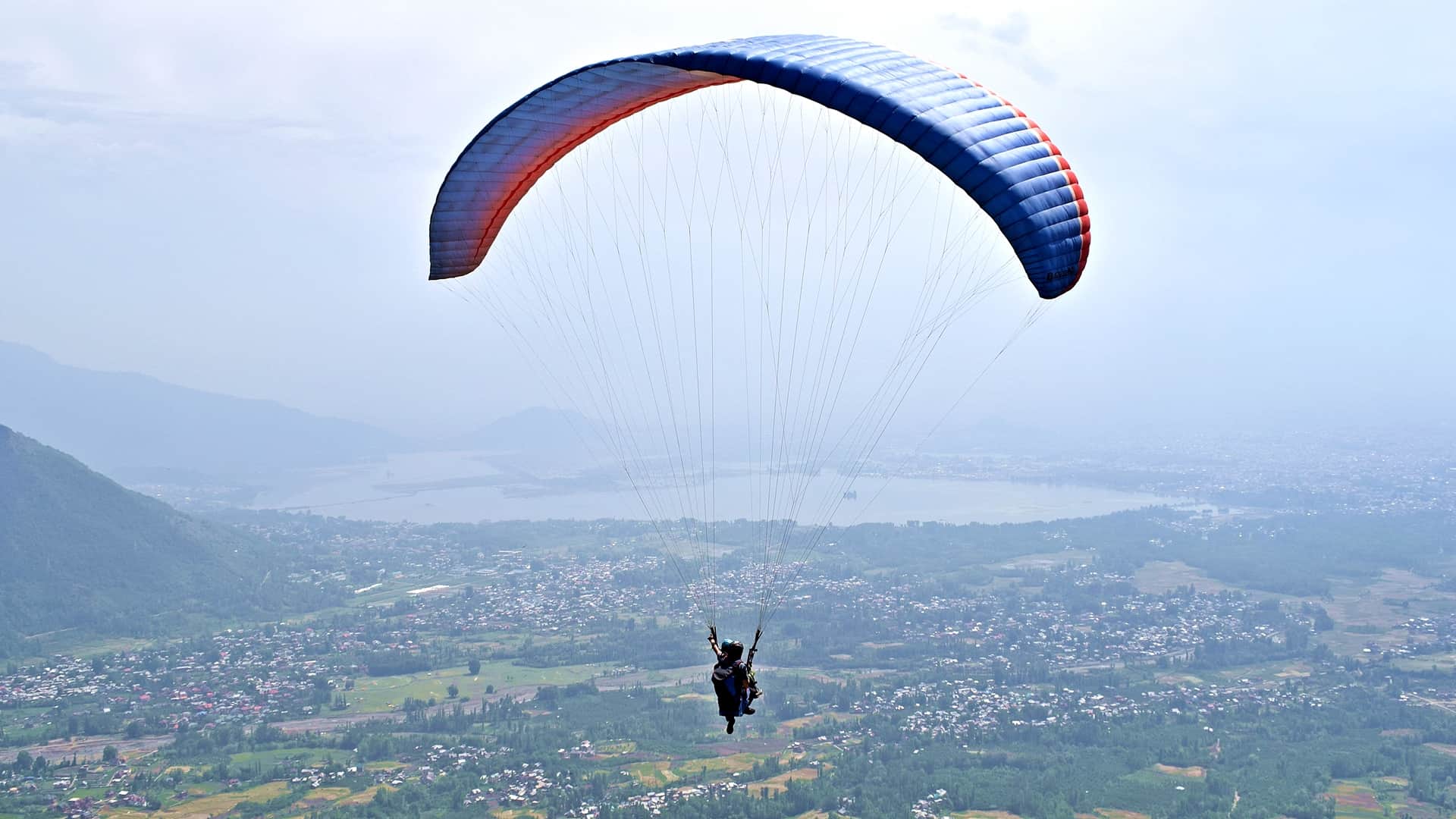 Paragliding in Kashmir Photos Tourists enjoy Paragliding over city and Dal Lake in Srinagar