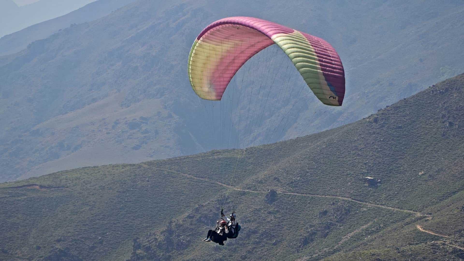 Paragliding in Kashmir Photos Tourists enjoy Paragliding over city and Dal Lake in Srinagar