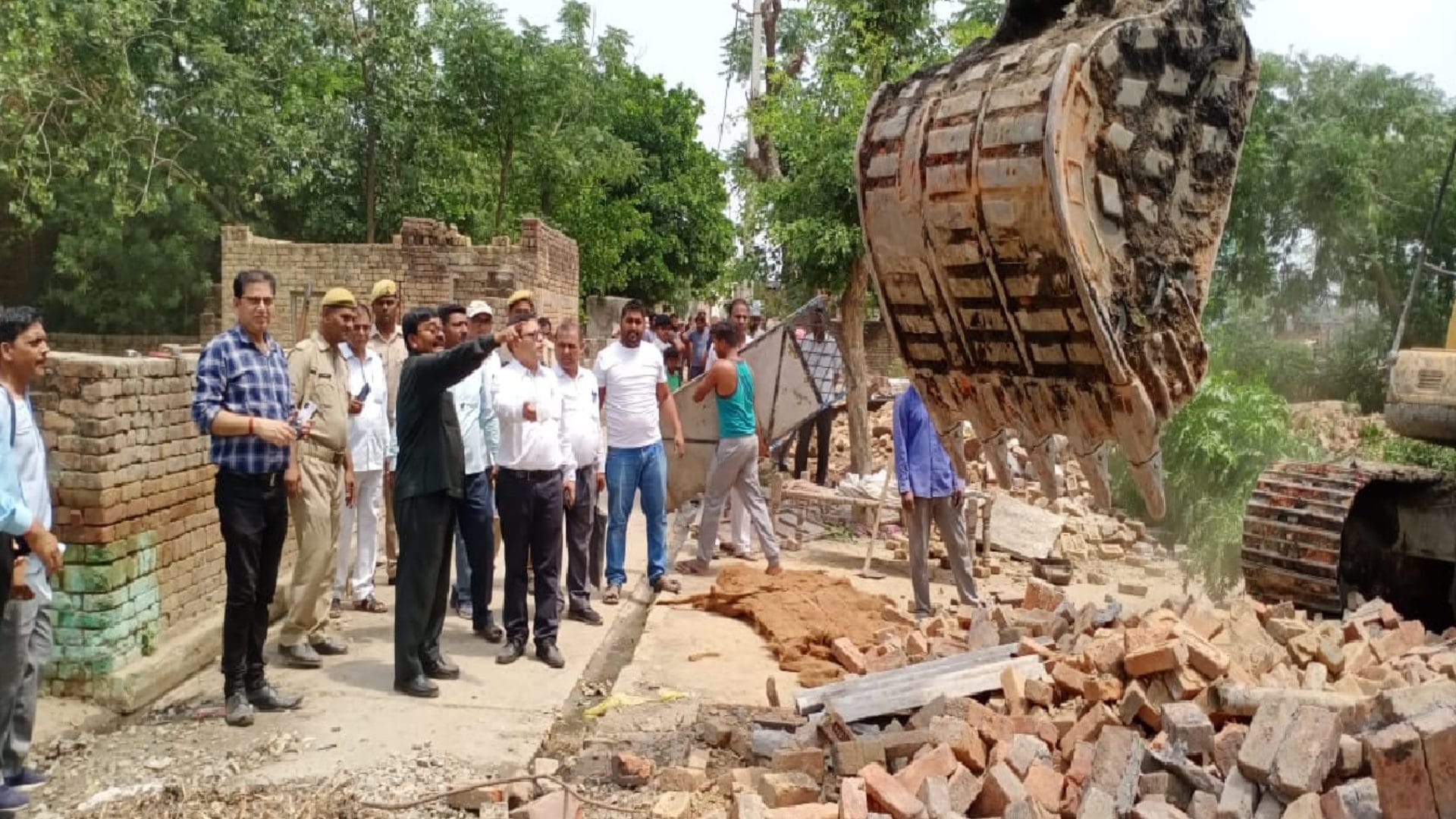 UP News: The officers freed 20 bighas of land by bulldozer in Saharanpur see photos