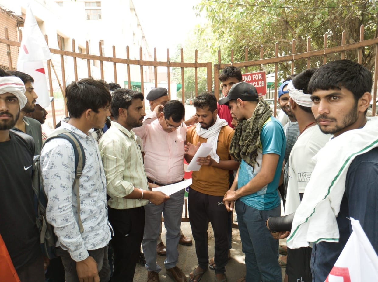 Demonstration of SFI demanding army recruitment