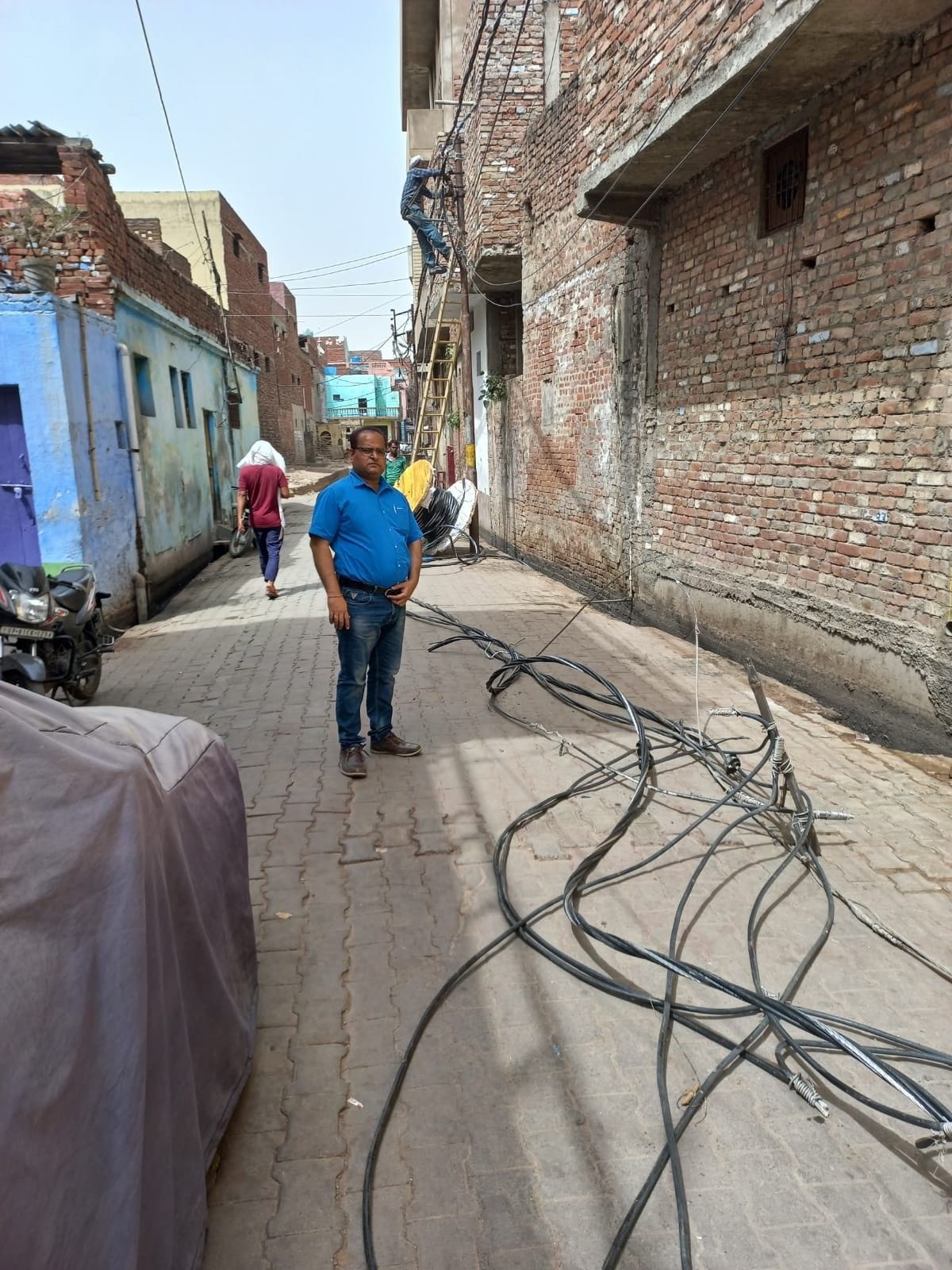 Two hours power cut in half a dozen areas, people suffering from heat