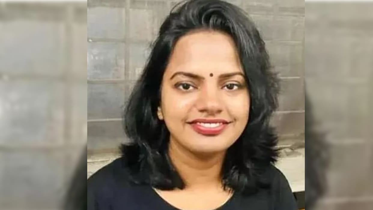 Sarita Mali Mumbai Flower Seller Admitted in Top US University For Phd