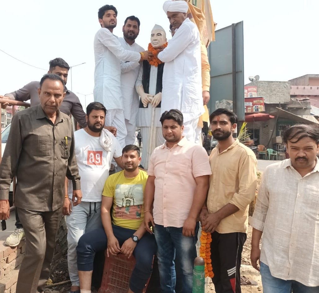 Baba Rajendra Malik was welcomed on reaching Kandhla