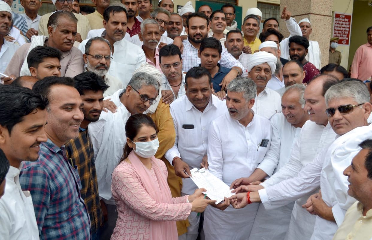 RLD MLAs and workers demonstrated in the Collectorate