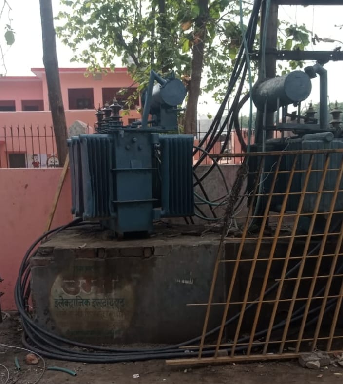 Two transformers blew up in Tilhar, darkness in many neighborhoods