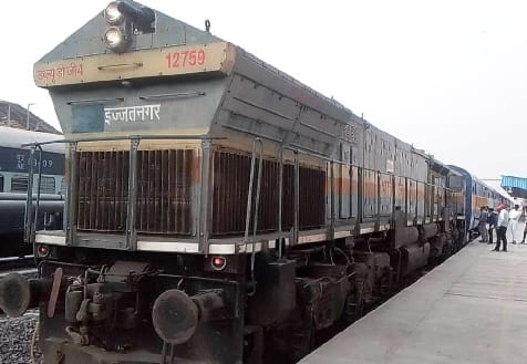 Unreserved special train will run on the time of Gorakhpur Express from today