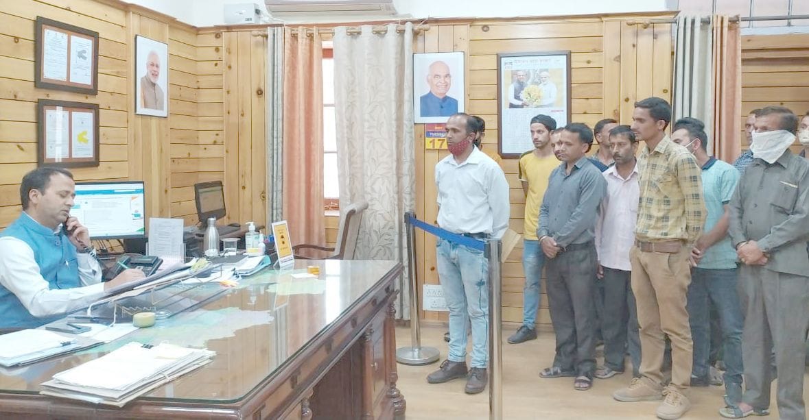 Vacant posts of teachers in schools, parents met DC