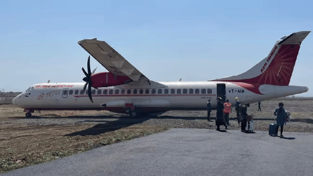 DGCA suspends licenses of two pilots of alliance air