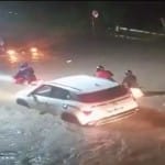 बेंगलुरु में बाढ़ जैसे हालात