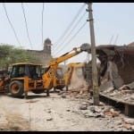 प्रशासन ने बुलडोजर चलवाकर कब्जामुक्त कराई जमीन