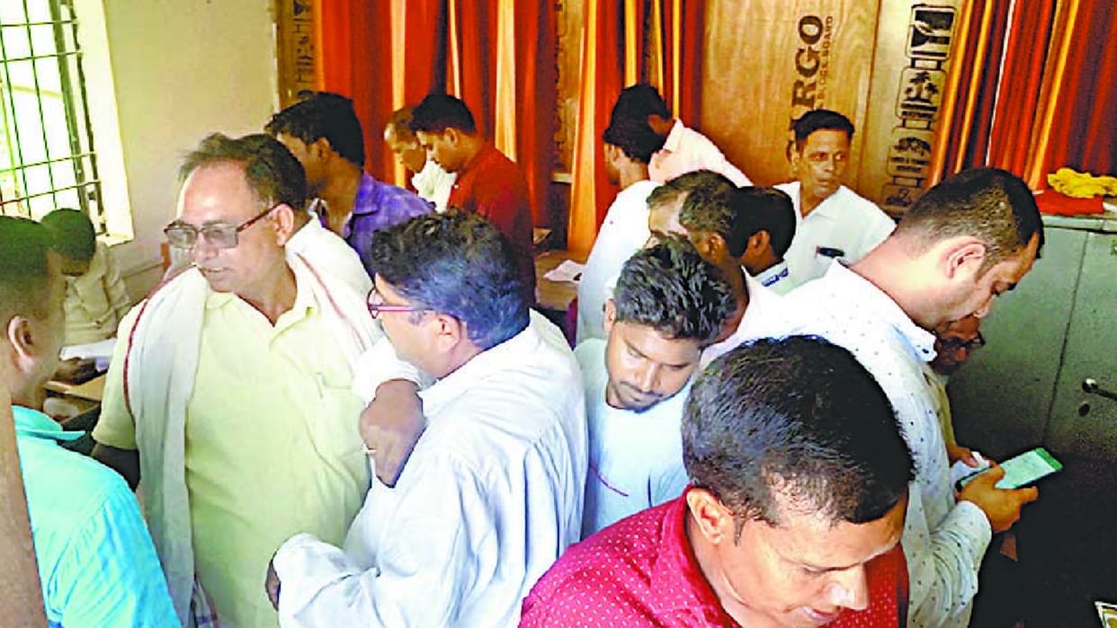 People are surrendering their rationcard in Uttar Pradesh.