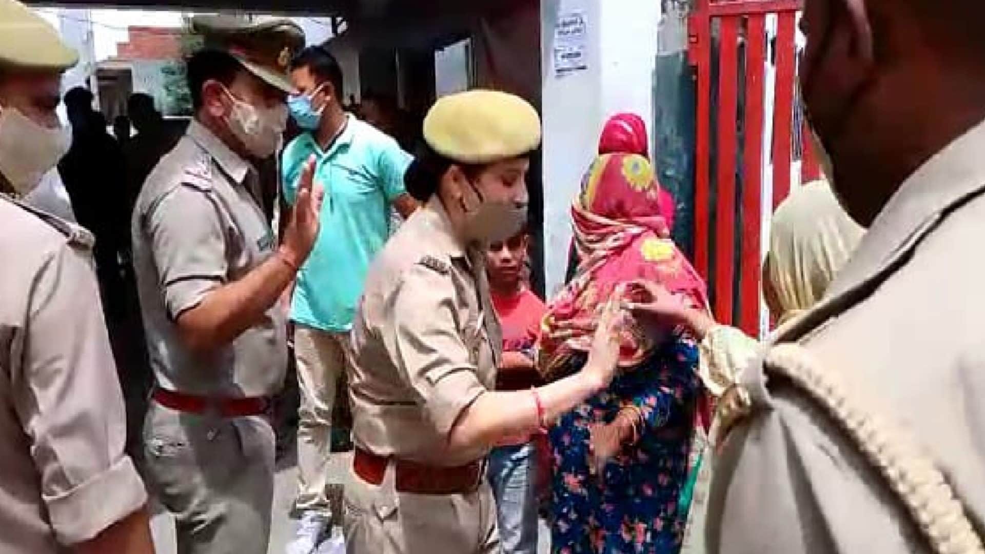 Baghpat: Four women reached the police station together to commit self-immolation,