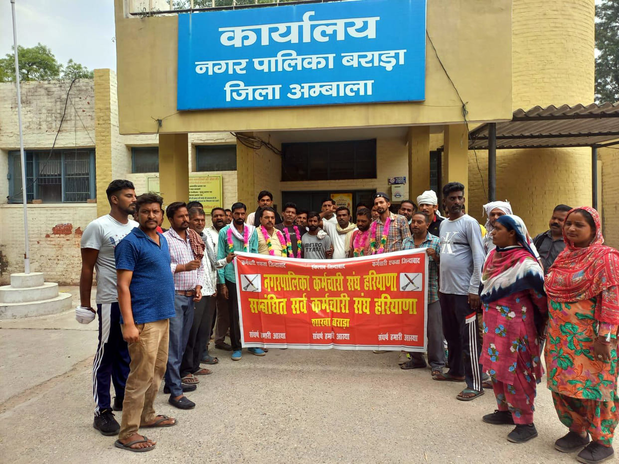Safai Karamcharis sitting on hunger strike in support of demands
