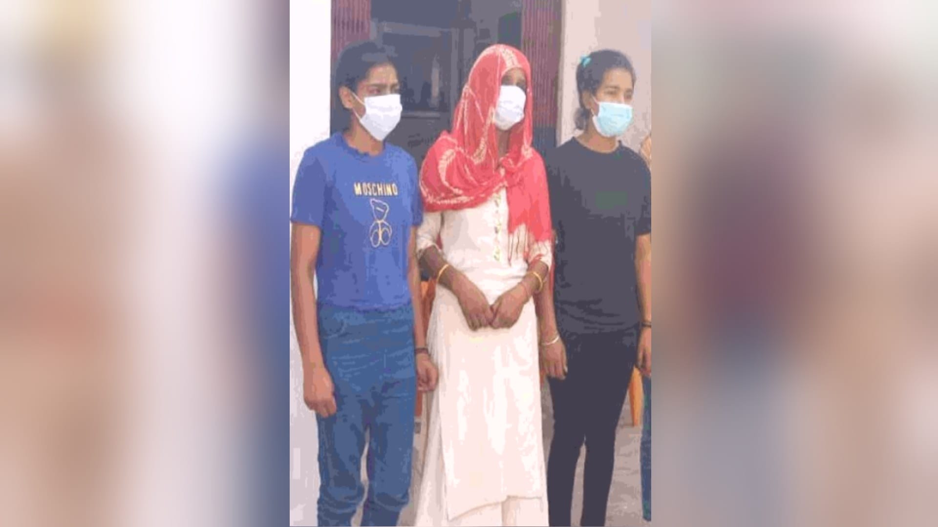 Greater Noida dankaur Two sisters gave poison to family to marry of their will mother help them then elope with boyfriends police arrested five