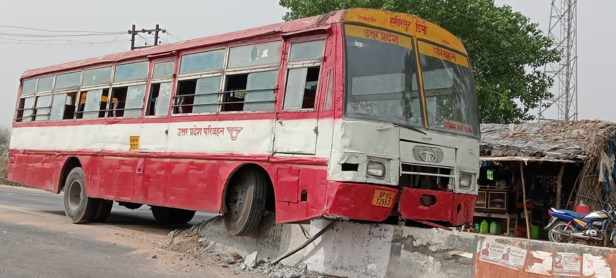 accident,bus,hospital,police,highway
