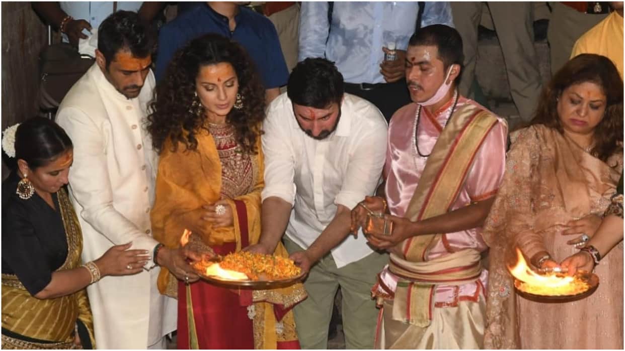 Kangana Ranaut, Arjun Rampal And Divya Dutta Visit Kashi Vishwanath Temple Ahead of Dhaakad Release