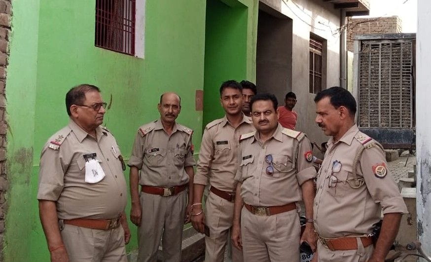 Hathras: Tension prevailed in village Bisana, police force was deployed