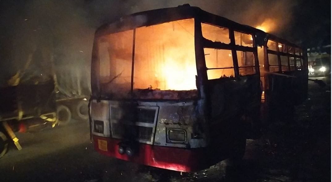 Hathras: Fire breaks out in Delhi-bound bus, passengers jumped to save their lives