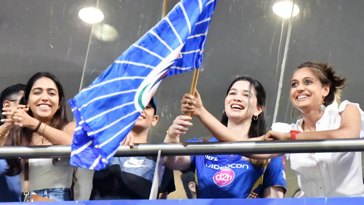 IPL 2022: Sara Tendulkar reaction on Tim David Run Out; Sara Tendulkar reaction on Rohti sharma six MI vs SRH IPL Photos
