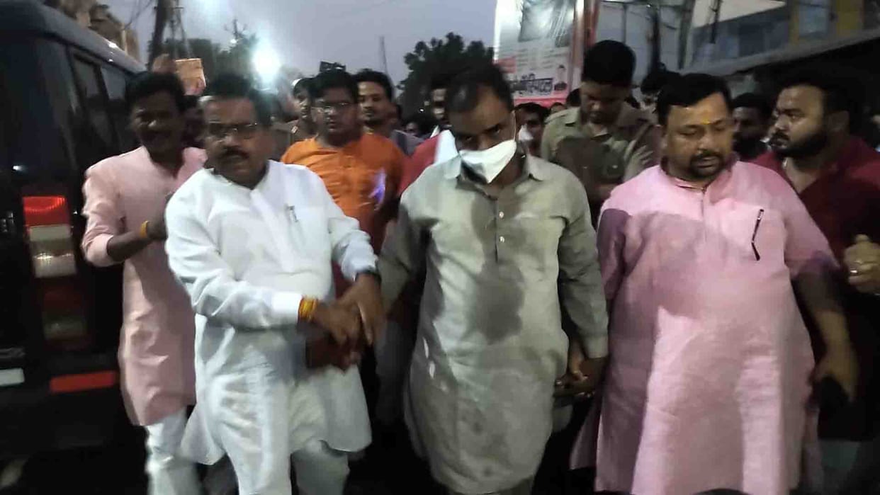 Farrukhabad: Police beat up BJP member and businessman