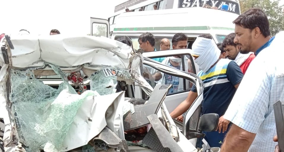 Traumatic road accident in Kanpur, Car collided with water tanker, four people died