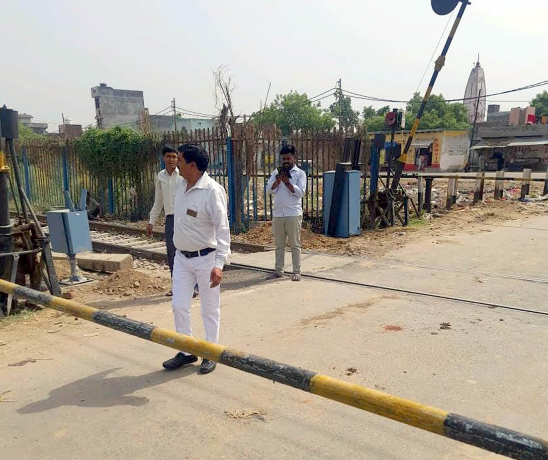 Electric rail gate started on Baragaon road