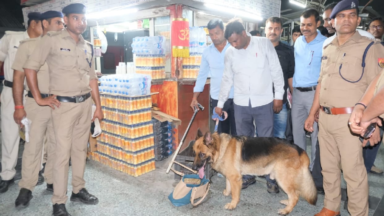 Case registered against person who informed about bomb in Humsafar Express gorakhpur