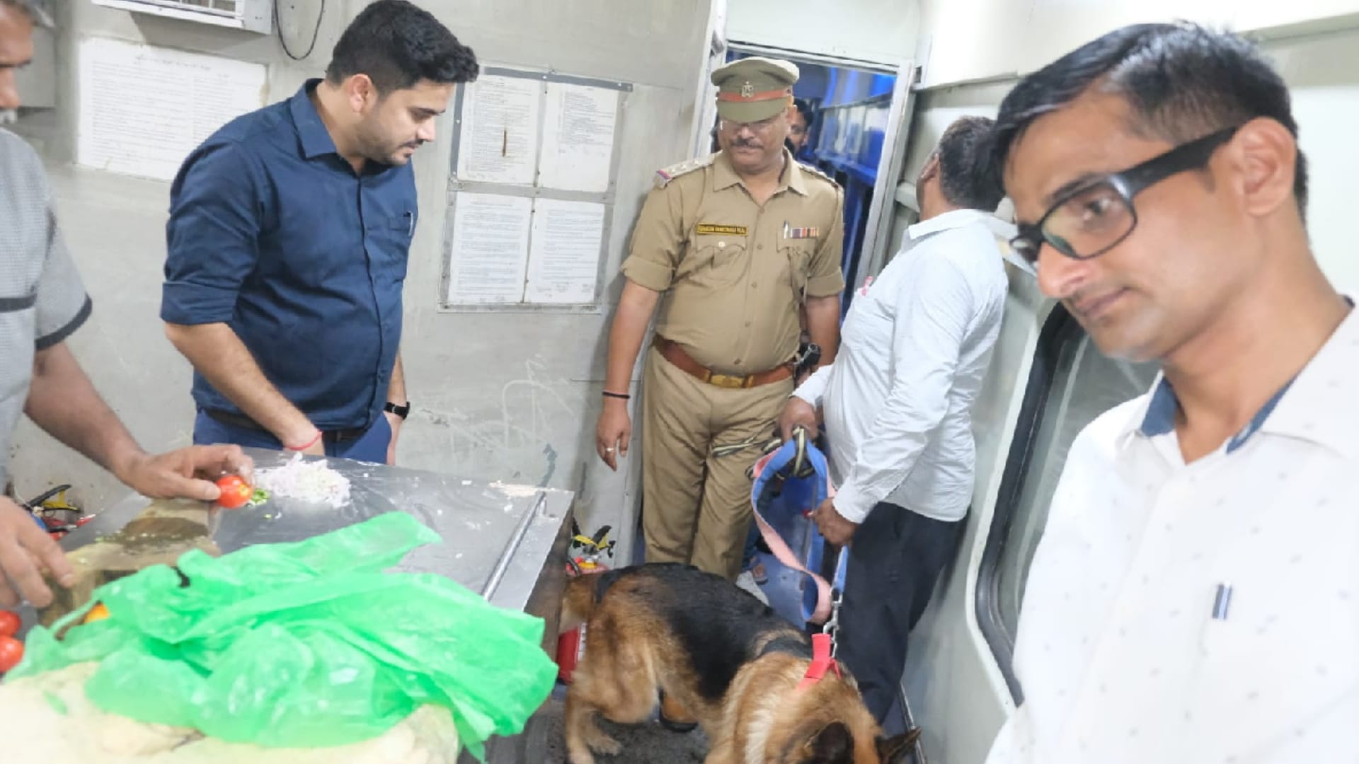 Mumbai Humsafar train stopped on information of bomb in gorakhpur