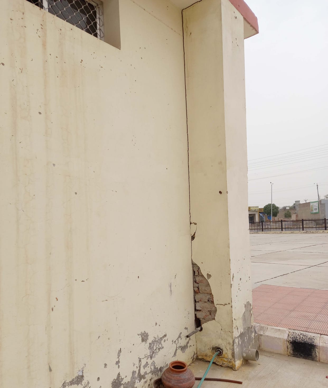 Cracks in the building of the bus stand even before it started